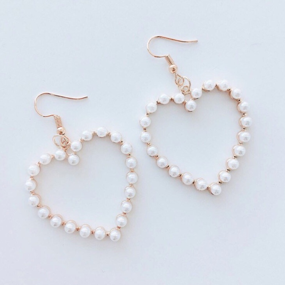 SALE! GOLD & PEARL HEART EARRINGS - Picture 3 of 6